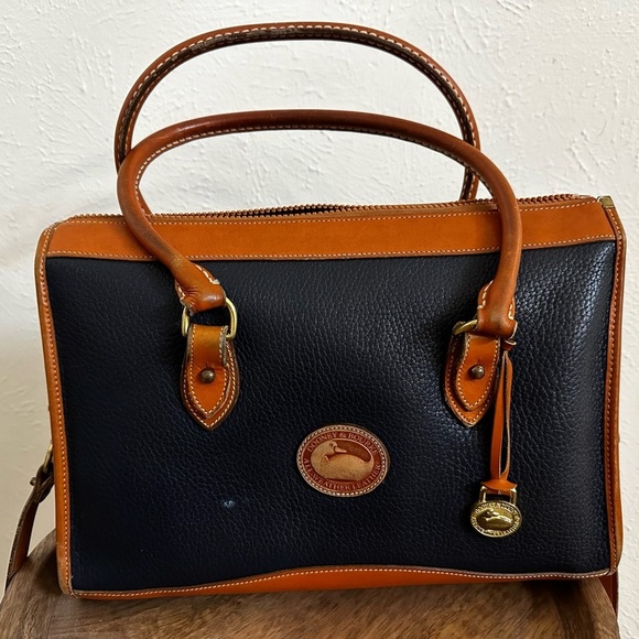 Vintage Dooney & Bourke All Weather Black Pebbled Leather Handbag Purse Bag - Picture 2 of 10